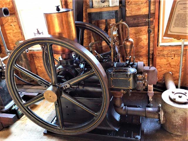 Meitz and Weiss Three Port Engine